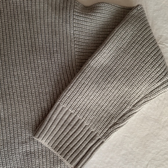 French Connection Women’s Light Gray Cardigan with rhinestone bows size medium - Picture 5 of 6